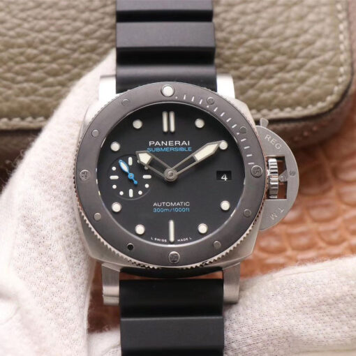 Panerai Submersible PAM00683 VS Factory Replica Panerai Watches